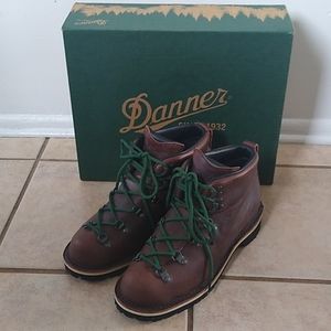 TANNER GOODS x Danner Mountain Trail Boots Brown